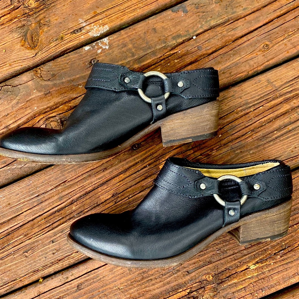 Frye booties Carson clog